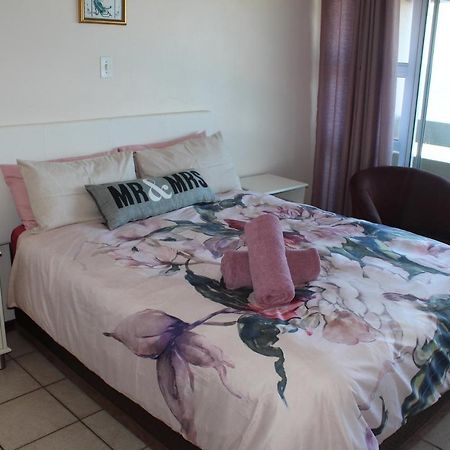 Stella Maris 144 Apartment Amanzimtoti Bagian luar foto