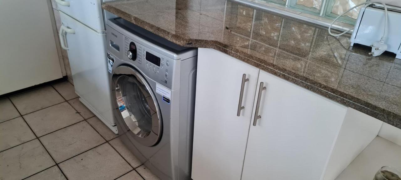 Stella Maris 144 Apartment Amanzimtoti Bagian luar foto