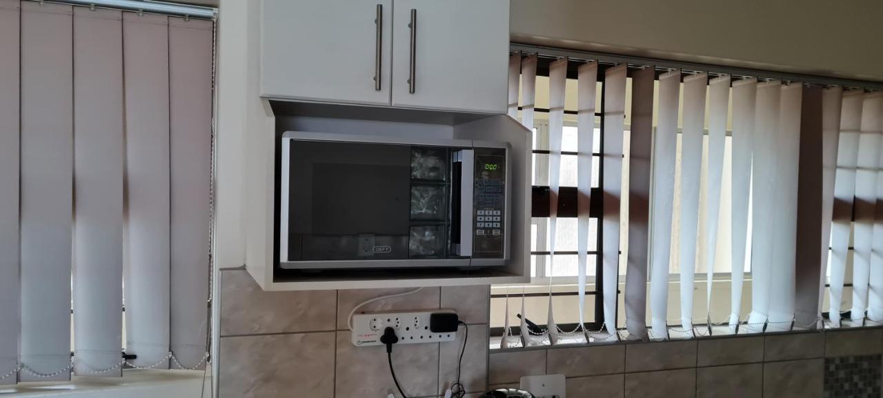 Stella Maris 144 Apartment Amanzimtoti Bagian luar foto